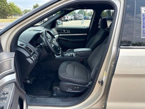 Used 2017 Ford Explorer XLT w/ Class II Trailer Tow Package AWD/4WD image 20