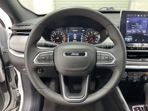 Used 2024 Jeep Compass Latitude AWD/4WD image 17