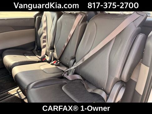 Certified 2025 Kia Carnival EX image 24