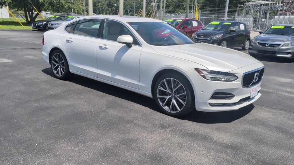 Used 2018 Volvo S90 T5 Momentum w/ Convenience Package FWD image 2