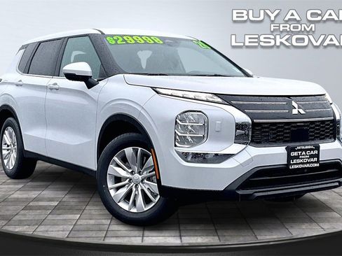 New 2026 Mitsubishi Outlander ES image 1