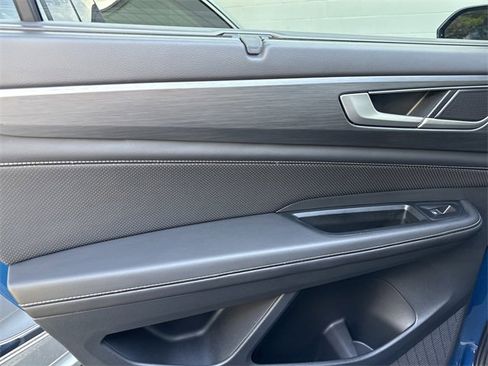 Used 2025 Volkswagen Atlas Cross Sport SE image 26