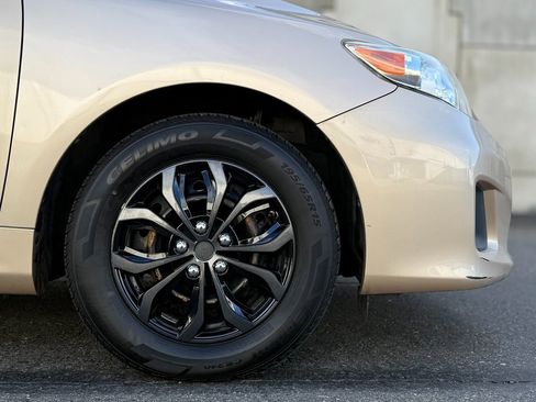 Used 2011 Toyota Corolla LE image 9