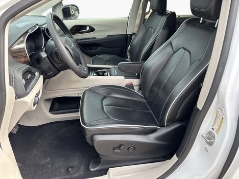 Used 2024 Chrysler Pacifica Limited image 22