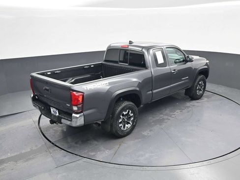 Used 2018 Toyota Tacoma TRD Off-Road image 32