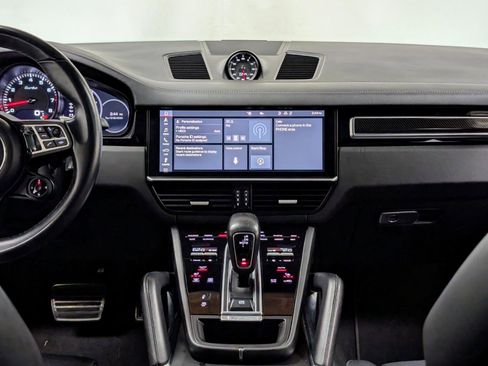 Used 2020 Porsche Cayenne Turbo image 28