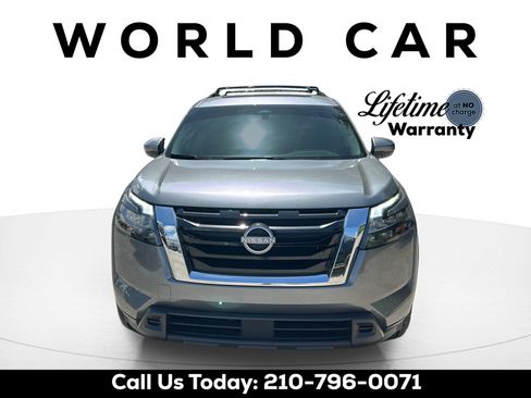 Used 2025 Nissan Pathfinder SV w/ SV Premium Package FWD image 8
