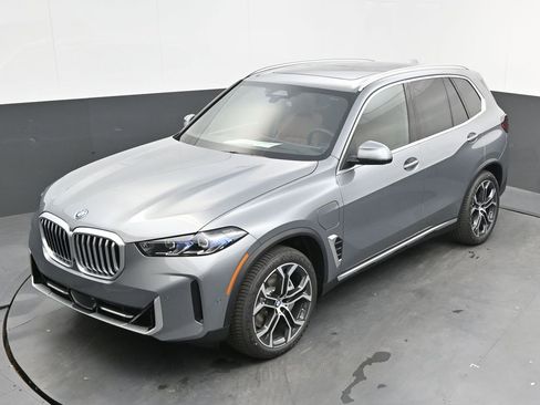 Used 2026 BMW X5 xDrive50e w/ Premium Package image 48
