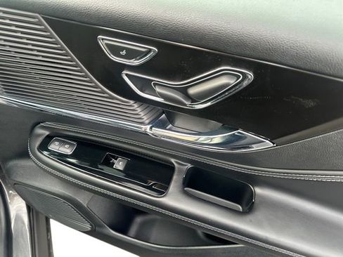 Used 2020 Lincoln Corsair Standard w/ Elements Package image 12