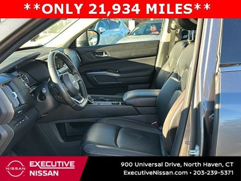 Certified 2024 Nissan Pathfinder SL w/ Cargo Package image 9