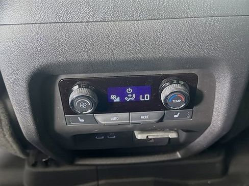 Used 2024 Chevrolet Traverse RS image 27