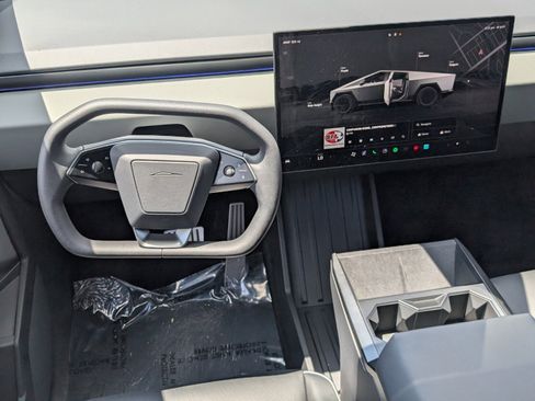 Used 2025 Tesla Cybertruck AWD Crew Cab image 12
