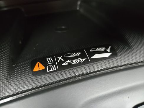 Used 2023 Chevrolet Equinox Premier FWD image 59