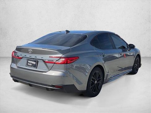 Used 2025 Toyota Camry SE w/ Convenience Package FWD image 5