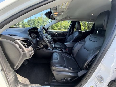 Used 2019 Jeep Cherokee Limited AWD/4WD image 10