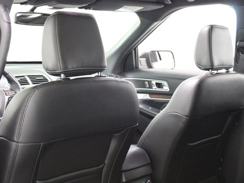 Used 2018 Ford Explorer Limited image 37