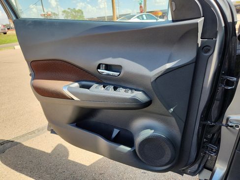 Used 2024 Nissan Kicks SR image 13