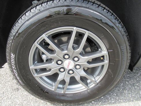 Used 2025 GMC Acadia Elevation image 8