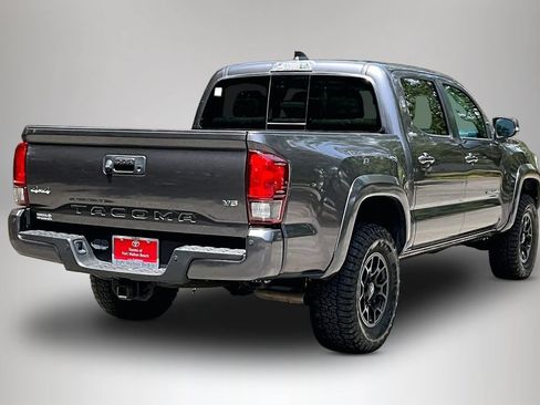 Used 2022 Toyota Tacoma SR5 AWD/4WD image 5