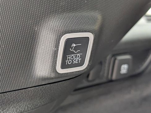 Used 2022 Jeep Grand Cherokee Overland w/ Luxury Tech Group IV image 15