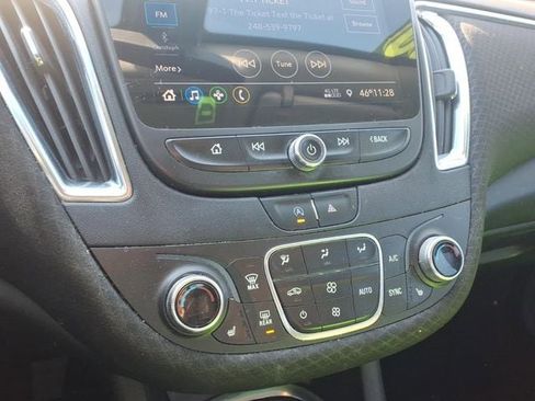 Used 2020 Chevrolet Malibu LT image 16