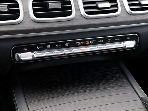 Certified 2025 Mercedes-Benz GLS 450 4MATIC image 28