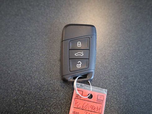 Used 2019 Volkswagen Atlas SE image 38