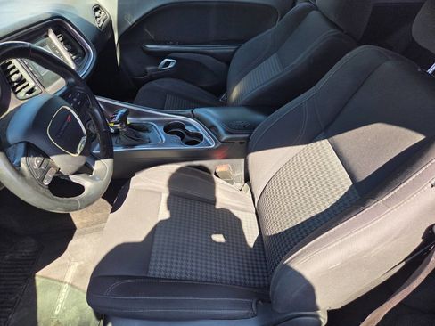 Used 2015 Dodge Challenger SXT w/ Driver Convenience Group image 7