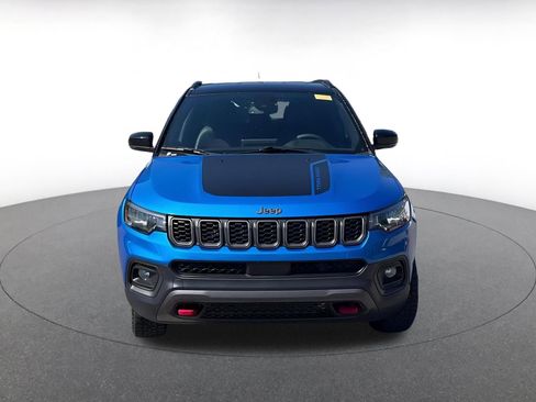 Used 2025 Jeep Compass Trailhawk image 3