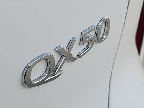 Used 2023 INFINITI QX50 Luxe AWD/4WD image 12