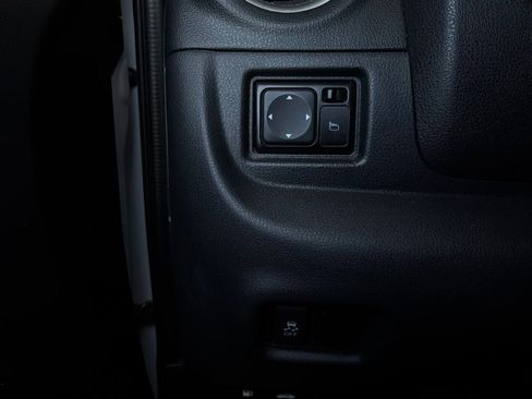 Used 2017 Nissan Versa SV w/ SV Special Edition Package FWD image 18