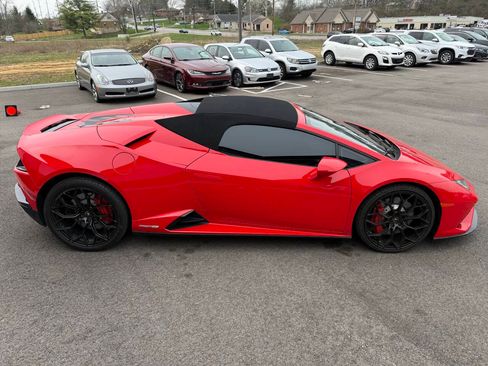 Used 2020 Lamborghini Huracan EVO RWD image 11