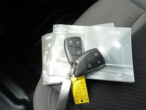 Used 2024 GMC Sierra 2500 Pro w/ Convenience Package image 36