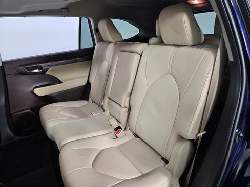 Used 2021 Toyota Highlander Limited image 18