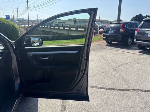 Used 2018 Honda CR-V LX image 17