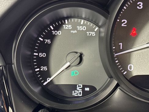 Certified 2025 Porsche Macan S image 21