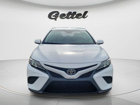 Certified 2018 Toyota Camry SE FWD image 2