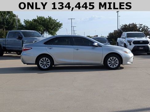 Used 2017 Toyota Camry LE FWD image 4