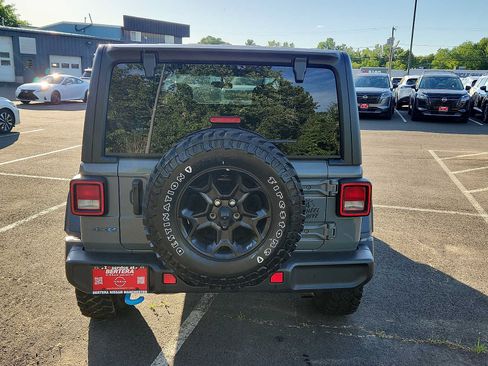 Used 2023 Jeep Wrangler Unlimited w/ Cold Weather Group AWD/4WD image 5