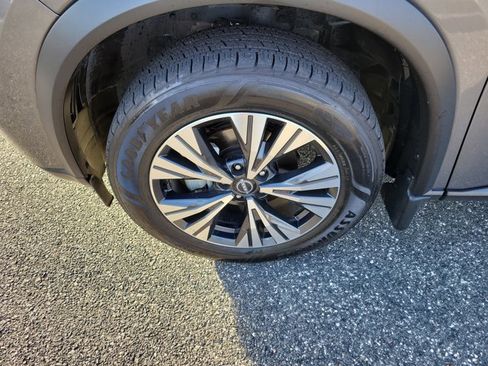Used 2023 Nissan Rogue SV image 5