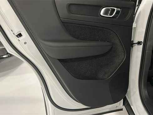 Certified 2025 Volvo XC40 B5 Plus image 26