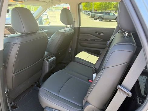 New 2026 Nissan Pathfinder SL AWD/4WD image 13