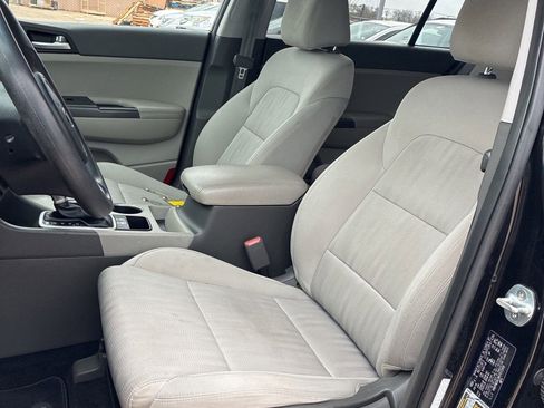 Used 2017 Kia Sportage LX image 4