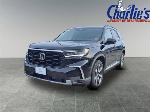Used 2024 Honda Pilot Touring image 1