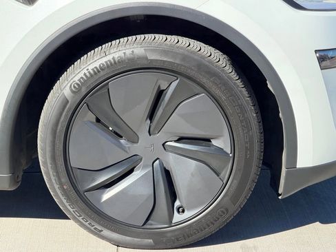 Used 2026 Tesla Model Y Long Range image 7