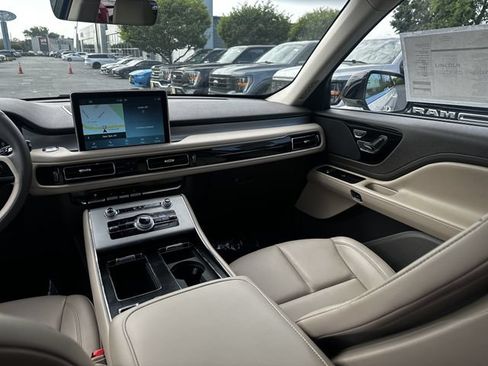 Certified 2023 Lincoln Aviator AWD w/ Premium Package image 17