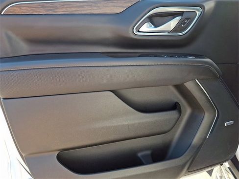 Used 2024 Chevrolet Suburban Premier image 12