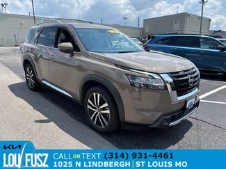 Used 2023 Nissan Pathfinder Platinum w/ Cargo Package AWD/4WD video 1