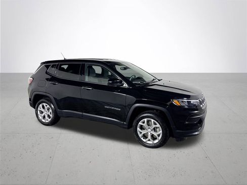 Used 2024 Jeep Compass Sport AWD/4WD image 4
