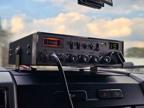 Used 2018 Ford F250 Lariat w/ Chrome Package image 5